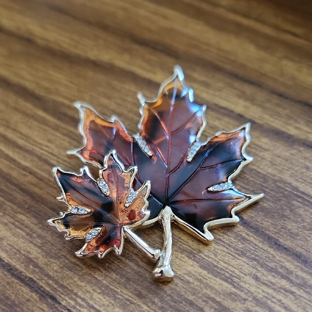 Maple Leaf Brooch in Gold and Brown